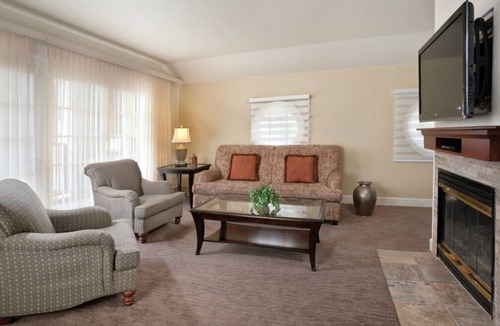 Nice Resort | Clear Lake | Cozy Lake Retreat | Pool + Lake