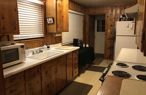 Mineral House | Close To Lassen, Big Yard, And Room For RV Parking