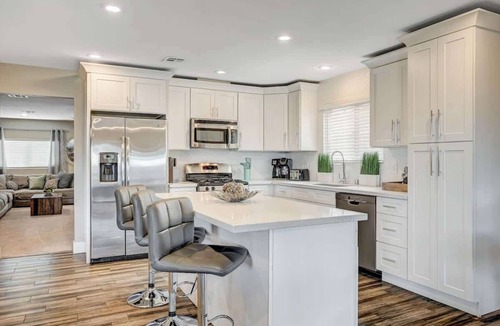 Rancho Oakey House | Close to Strip | Heated Pool, Game Room, sleeps 8