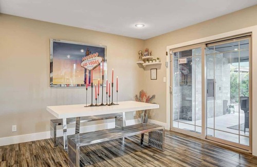 Rancho Oakey House | Close to Strip | Heated Pool, Game Room, sleeps 8