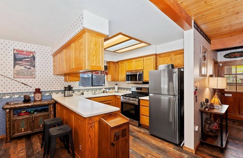 Fox Farm Cabin | Close to the Lake! Fenced Yard! HOT TUB! Boat Parking! Propane BBQ!