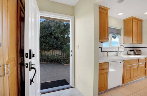 La Selva Beach House | Coastal Cottage with Beach Access and Bay Views