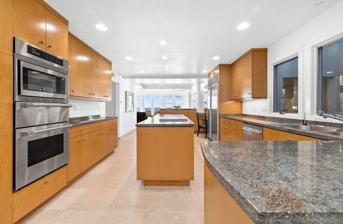 Central Malibu House | Coastal Serenity ~ Dry Beach, High Ceilings, Large & Modern Villa, Pet Friendly