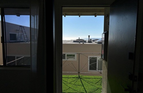 The Strand Apartment | Coastal Studio Ocean View in Manhattan Beach