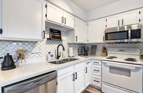 Mesa Grande House | Coffee House! Mesa-Tempe-and a King Bed! Prime location- Walk to Sloan Park!