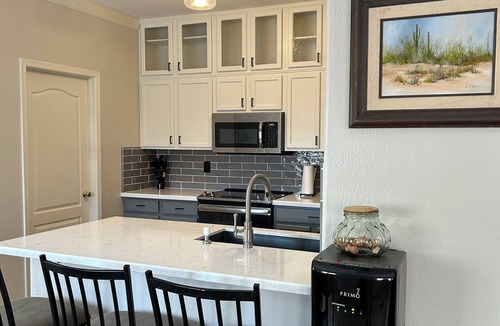 San Tan Valley House | Come relax with your favorite beverage on the covered deck and enjoy Arizona