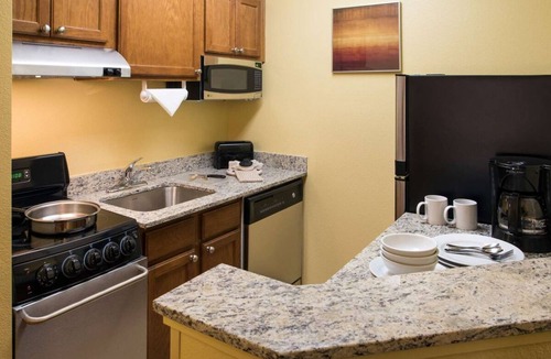 Shea Business Park Hotel | Comfort and Relaxation! 3 Comfortable Units, Pool, Near OdySea Aquarium