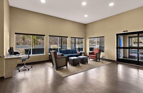 Three Rivers Hotel | Comfort Inn & Suites Sequoia Kings Canyon