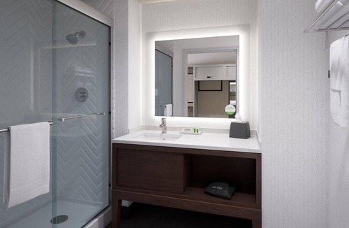 Barstow Hotel | Comfortable Room w/Free Breakfast & Parking – Ideal for Road Trippers on I-15