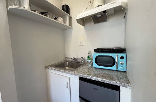 Hollywood Apartment | Comfortable Studio Unit on 2nd Floor