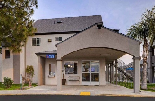 Buttonwillow Apartment | Comfy King Bed|Free Wifi &Parking