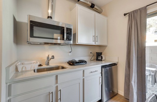 Desert View Apartment | Community Pool & Hiking Trails: Red Fox Retreat 1