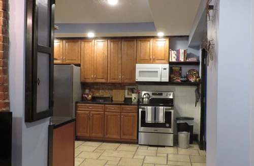 Springfield Apartment | Completely remodeled beautiful front apartment in a tri-plex built in 1859.