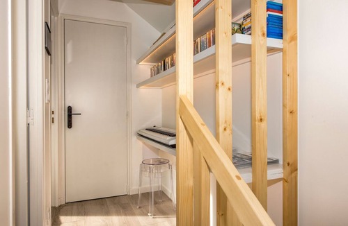 Honfleur House | Connected tiny house 2 bedrooms terrace private parking giant cinema screen