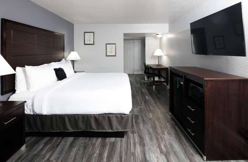 Downtown Tucson Hotel | Convenient Countryside Stay, Outdoor Pool, Free Parking, Near Arizona Stadium