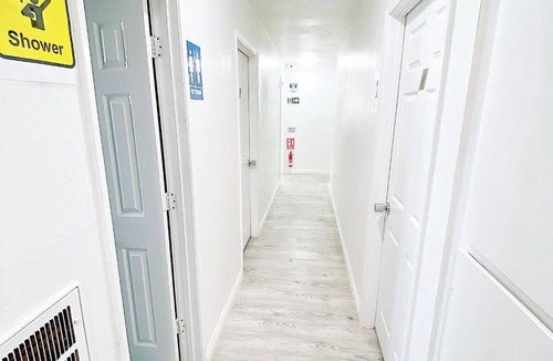 Las Vegas House | Convenient life. There are stations, supermarkets, restaurants around the house,