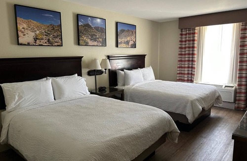 Barstow Hotel | Convenient Room for Couples w/Leisurely Access to Mojave’s Scenic Trails