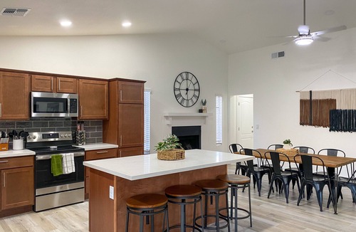 Glendale House | ❃COOL OFF in our Private Pool! 4BD/2BA! Arcade Games! Close to Stadiums!❃