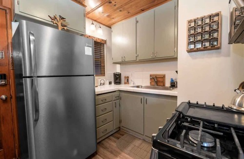 Crestline House | Cooled Micro Cabin | 1Bed + Loft