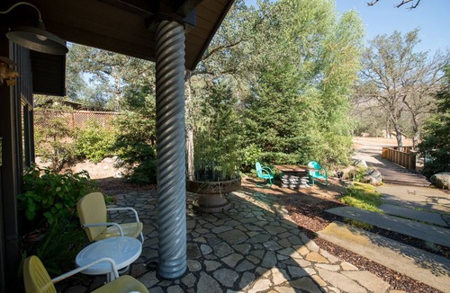 Three Rivers Apartment | Couples Retreat at The Annex Suite w/River Access - 7 Minutes to the Sequoia's!