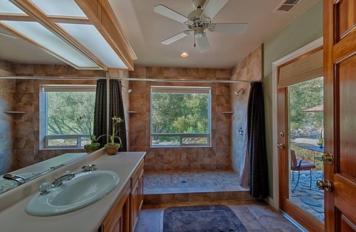 Three Rivers House | Couples Retreat at The Kaweah Gem Suite w/River Access - 5 Minutes to Sequoia!