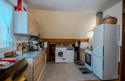 Courseulles-sur-Mer Apartment | 'Courseulles Comme À La Maison' Apartment with Private Terrace and Wi-Fi