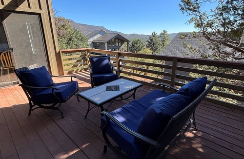 Pine House | Cowboy Cabin w/Deck In The Pines. 2 Bedrooms+2 Bathrooms + Loft. Relax Up North!