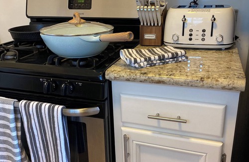 Westwood Condo | Cozy 1-bedroom condo in peaceful Los Angeles with AC