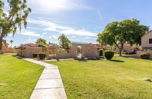 Villa De Paz Condo | Cozy 1-bedroom condo near State Farm Stadium and Dodger's spring training field.