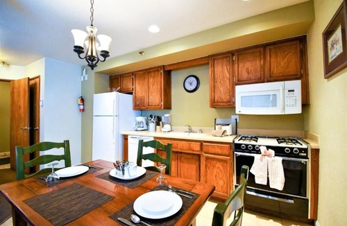 Big Bear Lake Resort | Cozy 1-bedroom resort in enchanting Big Bear Lake Sleeps 4