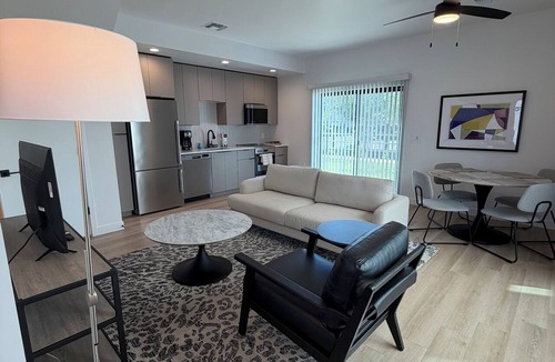 North Mountain House | Cozy 1-bedroom townhome in perfect Phoenix with AC and gym access