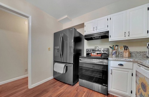Glencoe Ski Chalet | Cozy 2-bedroom chalet in charming Buckhorn area of Pioneer with WiFi, AC