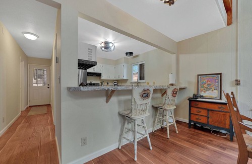 Glencoe Ski Chalet | Cozy 2-bedroom chalet in charming Buckhorn area of Pioneer with WiFi, AC
