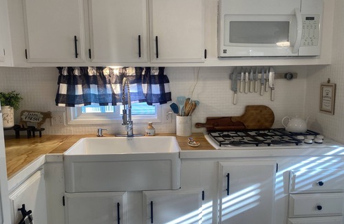 Bullhead City House | Cozy 2-bedroom house in fabulous Bullhead City with room for all your river toys