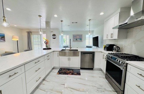 Westminster House | Cozy 2-bedroom unit in central Westminster, Orange County.