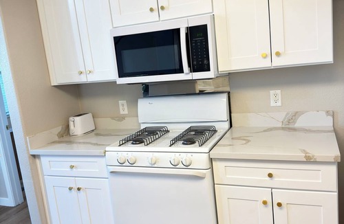 Spring Valley Condo | Cozy 2-Bedroom Upgraded Vegas Condo Oasis Pool, Spa & Gym