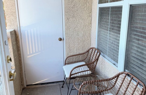 Spring Valley Condo | Cozy 2-Bedroom Upgraded Vegas Condo Oasis Pool, Spa & Gym
