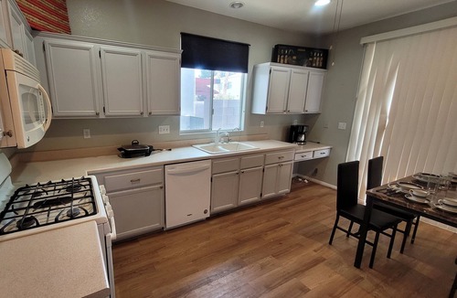 El Capitan Ranch House | Cozy 3 Bedroom House 15 Minutes Drive to Downtown Las Vegas. Pet-Friendly!