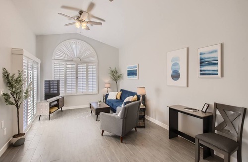 Tempe Condo | Cozy and Contemporary Tempe Condo - N Tempe location convenient to everything