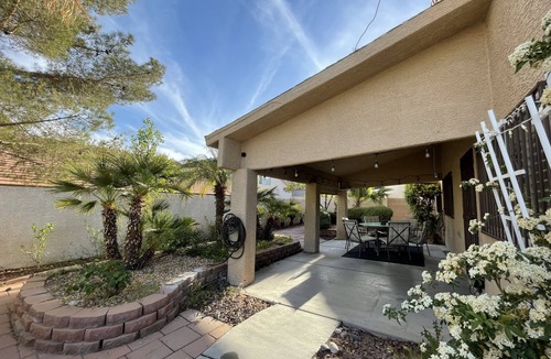 Spring Valley House | Cozy and Spacious 4 BR 3.5 BT Home! >1BR Downstairs<