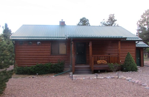 Heber Cabin | Cozy Bear Cabin with Hot Tub
