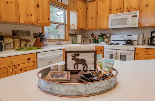 Sugarloaf Cabin | Cozy Cabin Vibes! Great Reviews! Steps to Hiking! Immaculate! Free EV Charging!