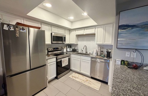 Spring Valley Condo | Cozy & Central Las Vegas Condo By The Lakes