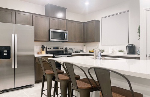 Sovana House | Cozy Charming 3-bedroom home with WiFi, AC close to the Strip and the airport