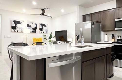 Sovana House | Cozy Charming 3-bedroom home with WiFi, AC close to the Strip and the airport