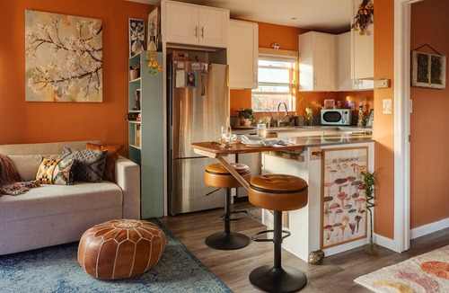 City Heights Cottage | Cozy cottage with hot tub in secret garden near canyons trails, City Heights