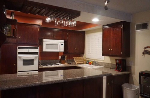 Ontario House | COZY FAMILY RESIDENCE (HOME AWAY FROM HOME)