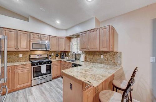 Henderson House | Cozy Getaway with King Bed, BBQ & Spacious Backyard
