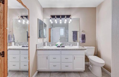 Henderson House | Cozy Getaway with King Bed, BBQ & Spacious Backyard