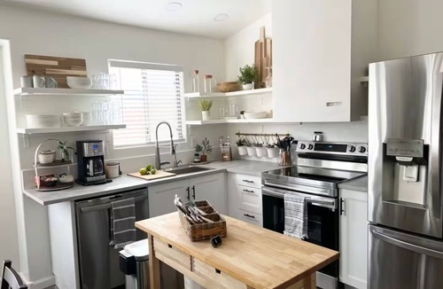 Gilbert House | Cozy Home with HotTub, Patio, Grill & Park Views